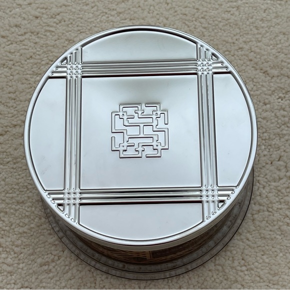 HomeWorx Candle 4 Wick Autumn Pinecone by Slatkin & Co. 18-oz - Picture 2 of 10